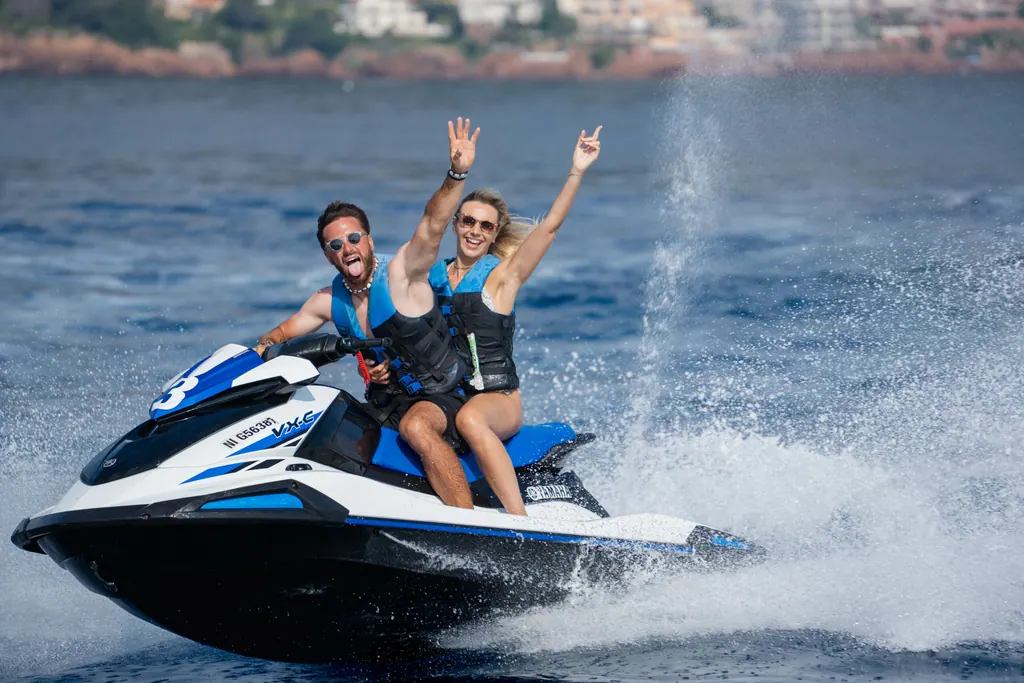 Départ de la base nautique de la Pinéa à Mandelieu pour une heure de jet ski